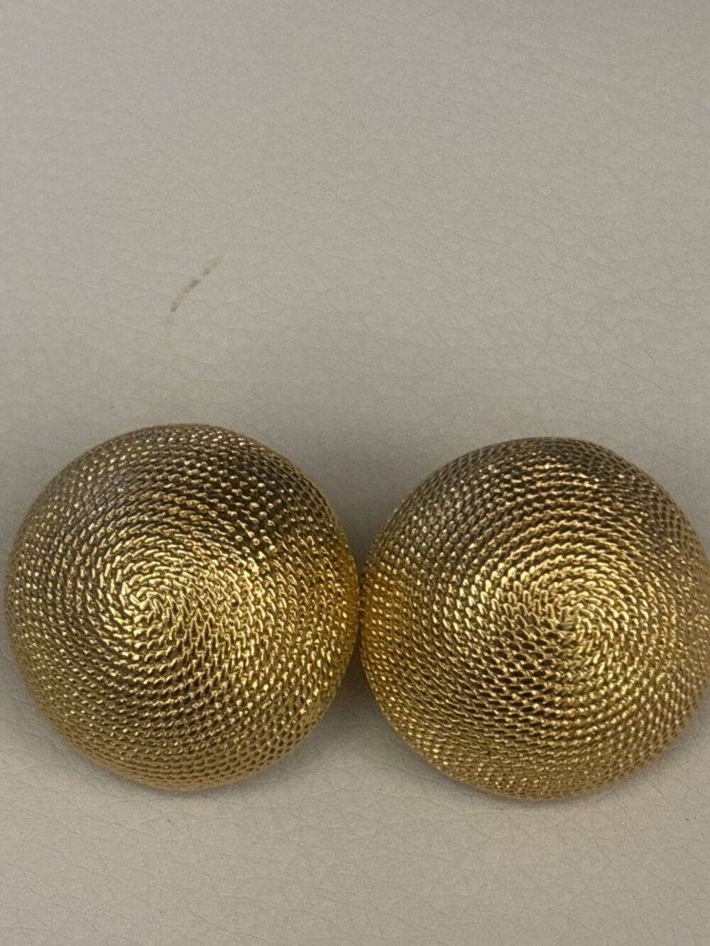 Vintage Norma Jean Gold-Tone Textured Round Clip-On Earrings Retro Statement - Picture 3 of 13